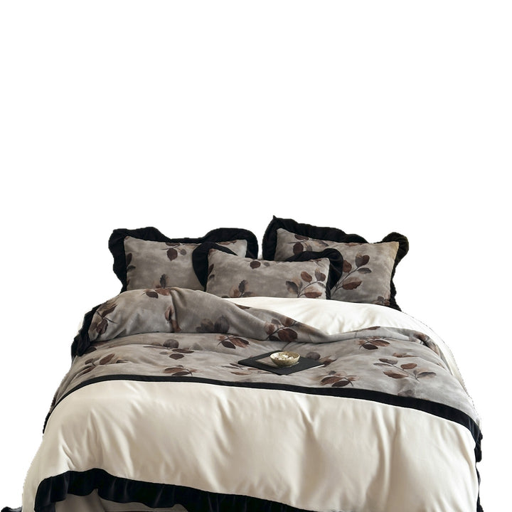 Plush bedding set made of faux fur with cow print design and contrasting ruffles