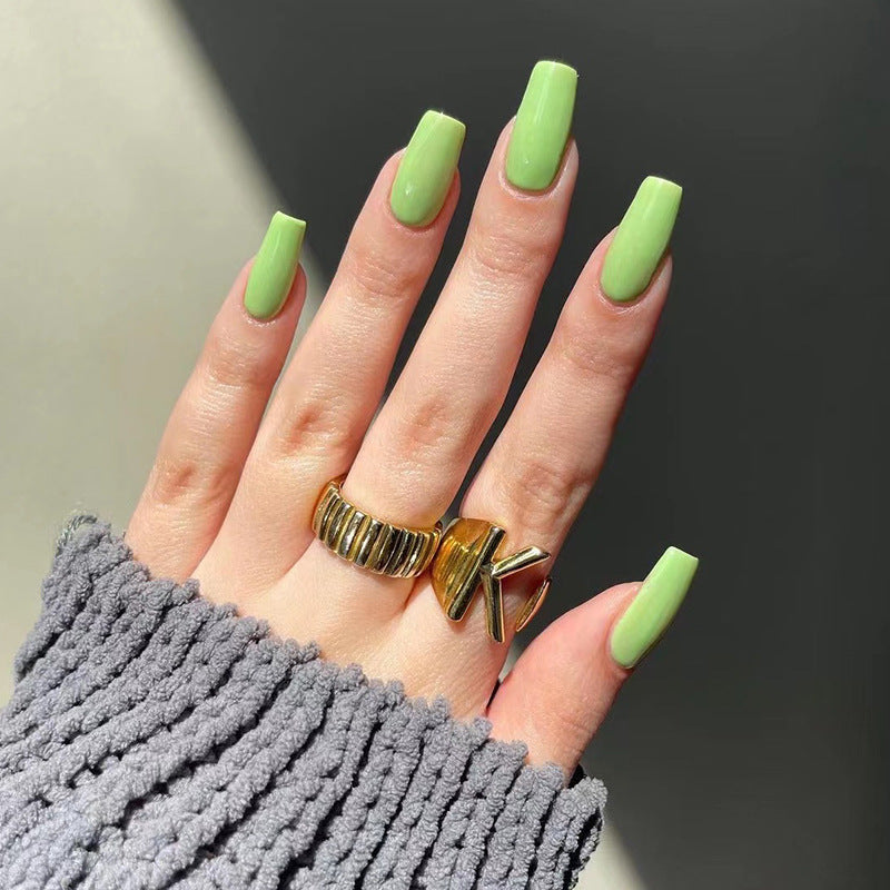 Stylish artificial nails in elegant gloss finish Stornfield