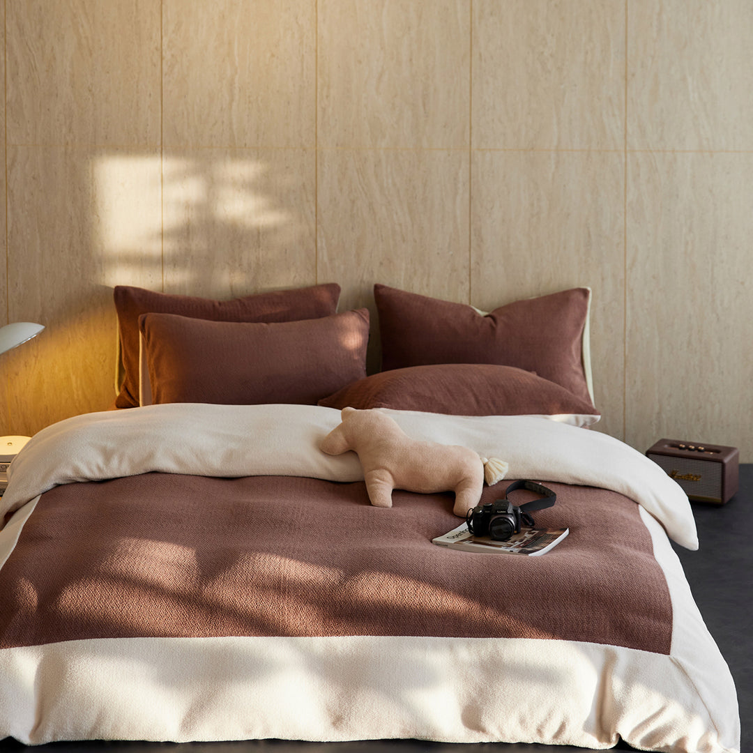 Reversible bedding and throw set made of fine cotton knit with contrast edge