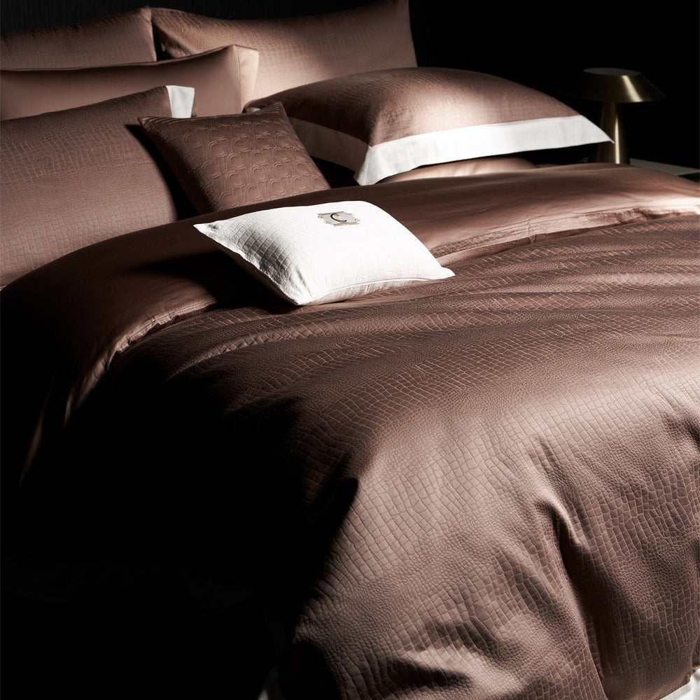 Satin bed linen set with reversible function, extra soft shine and contrasting trim