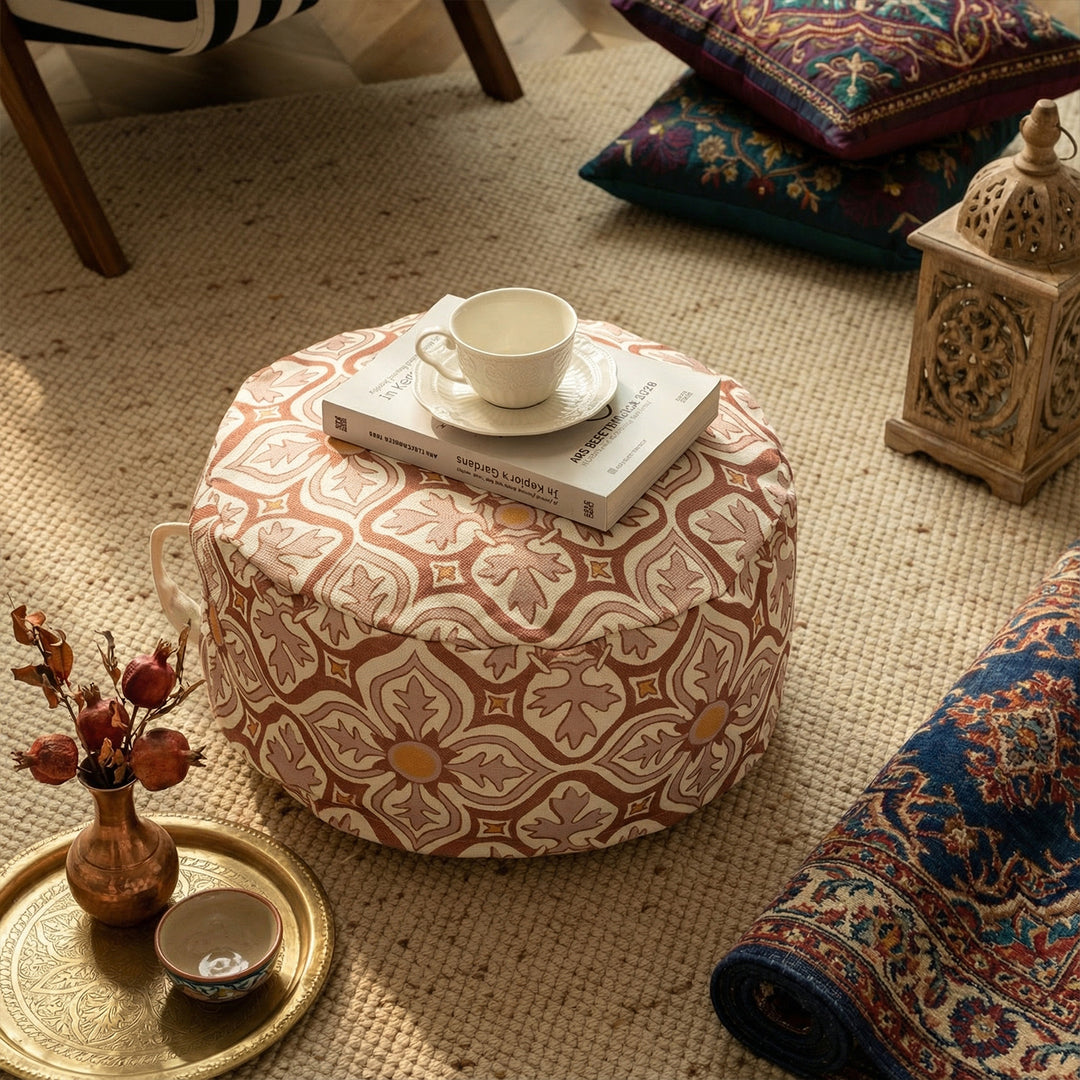 Round seat pouf with woven jacquard structure and practical carrying handle Stornfield