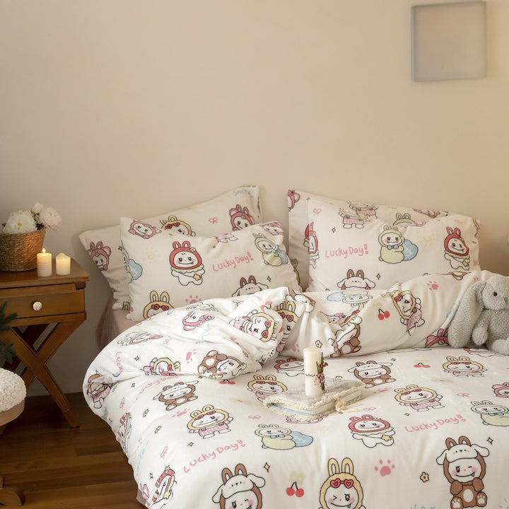 Children's bedding set made of cozy flannel with checked animal faces print and zipper