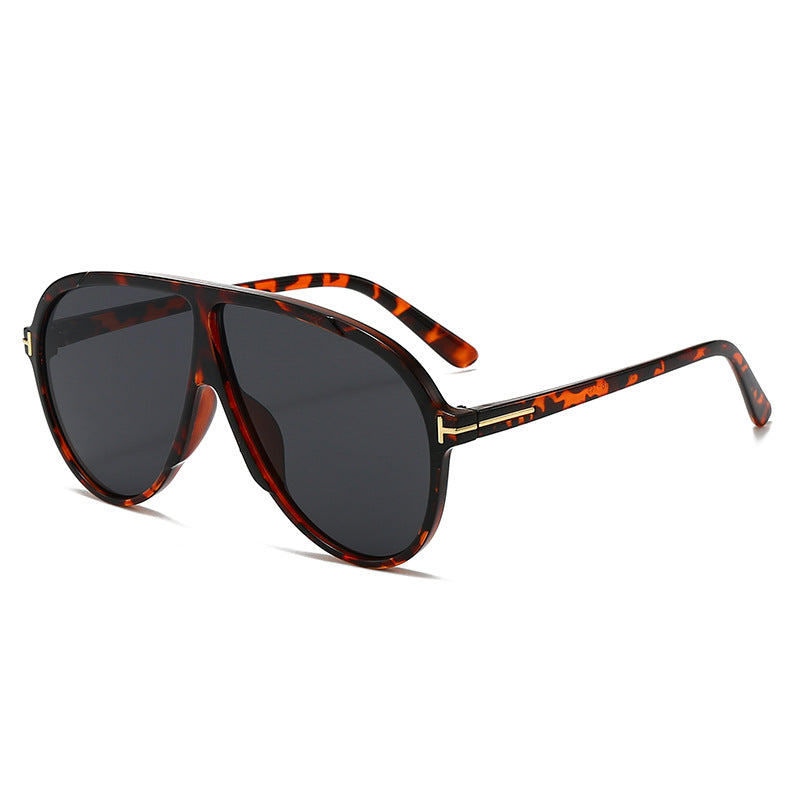 Women's large sunglasses with modern design and protective lenses Stornfield