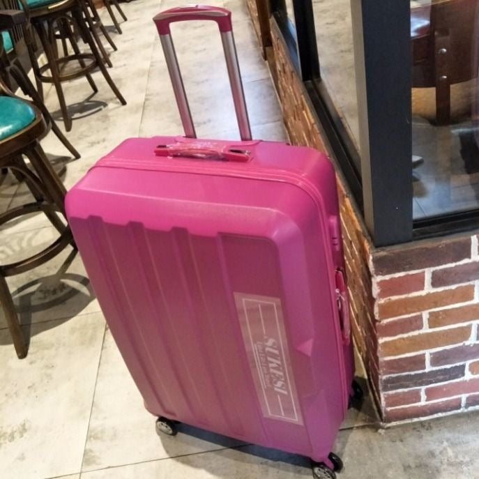 Hard-shell suitcase with quiet 360-degree wheels Stornfield