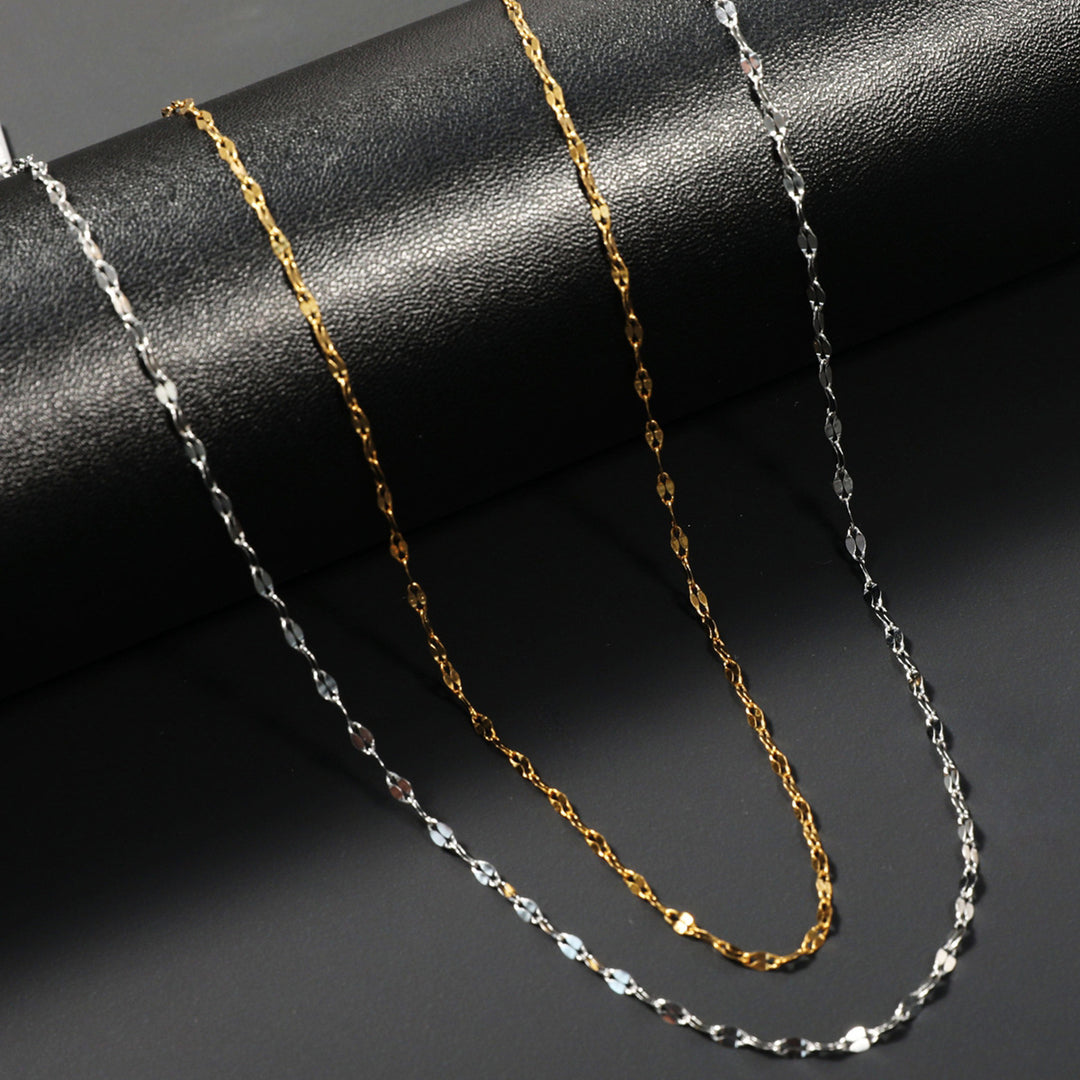 Elegant Interlaced Chain Necklace Stornfield