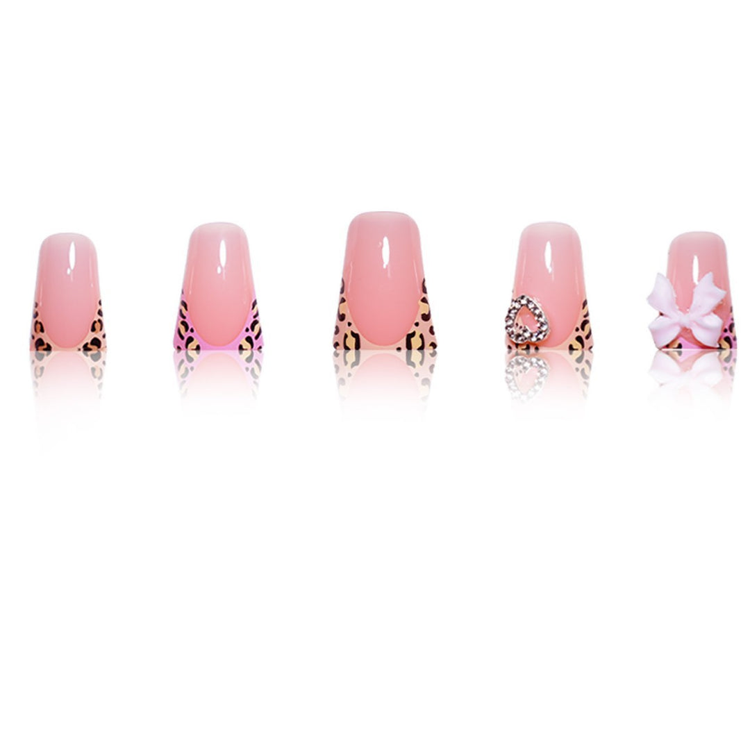 Decorative Thematic Press-On Nail Set Stornfield