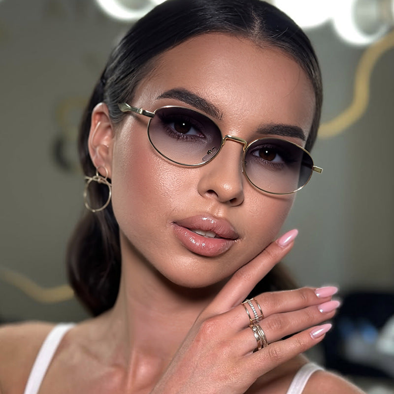 Women's robust round sunglasses with mirrored lenses Stornfield