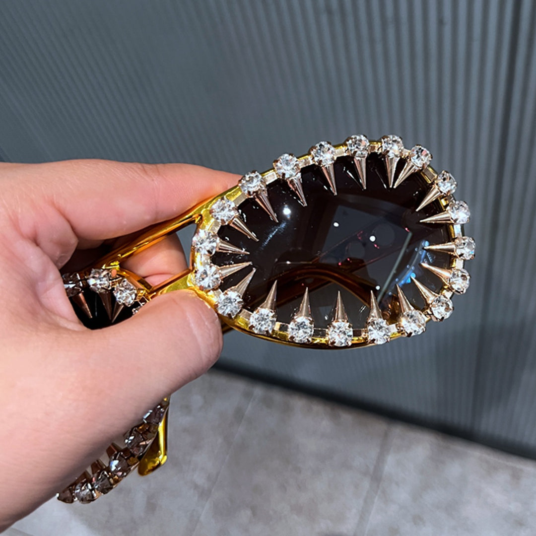 Women's sunglasses in a futuristic design with尖 crystal embellishments Stornfield