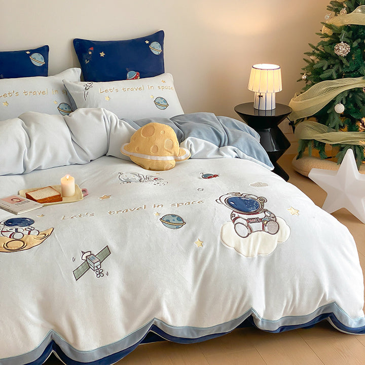 Children's Bedding Set with Embroidered Astronauts and Planets made of Soft Microfiber