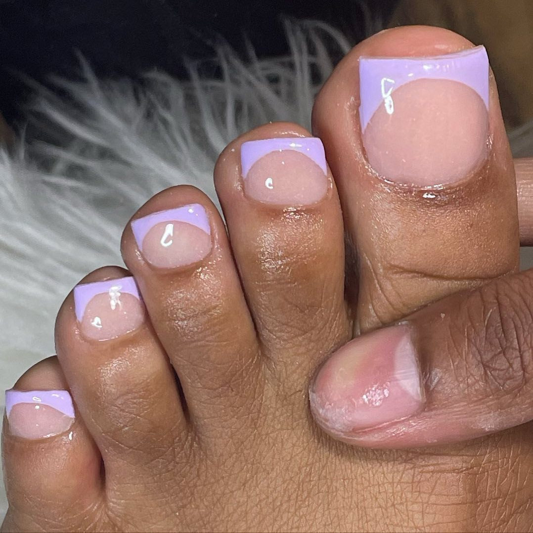 Acrylic nail set with elegant French tips and high-gloss finish Stornfield