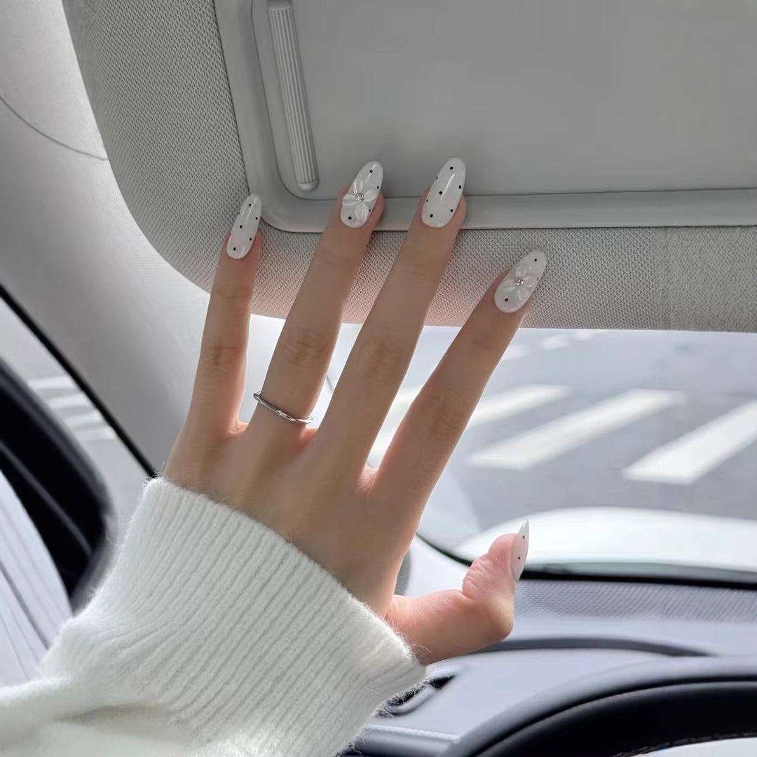 Decorative Press-On Nail Art Set with Unique 3D Elements