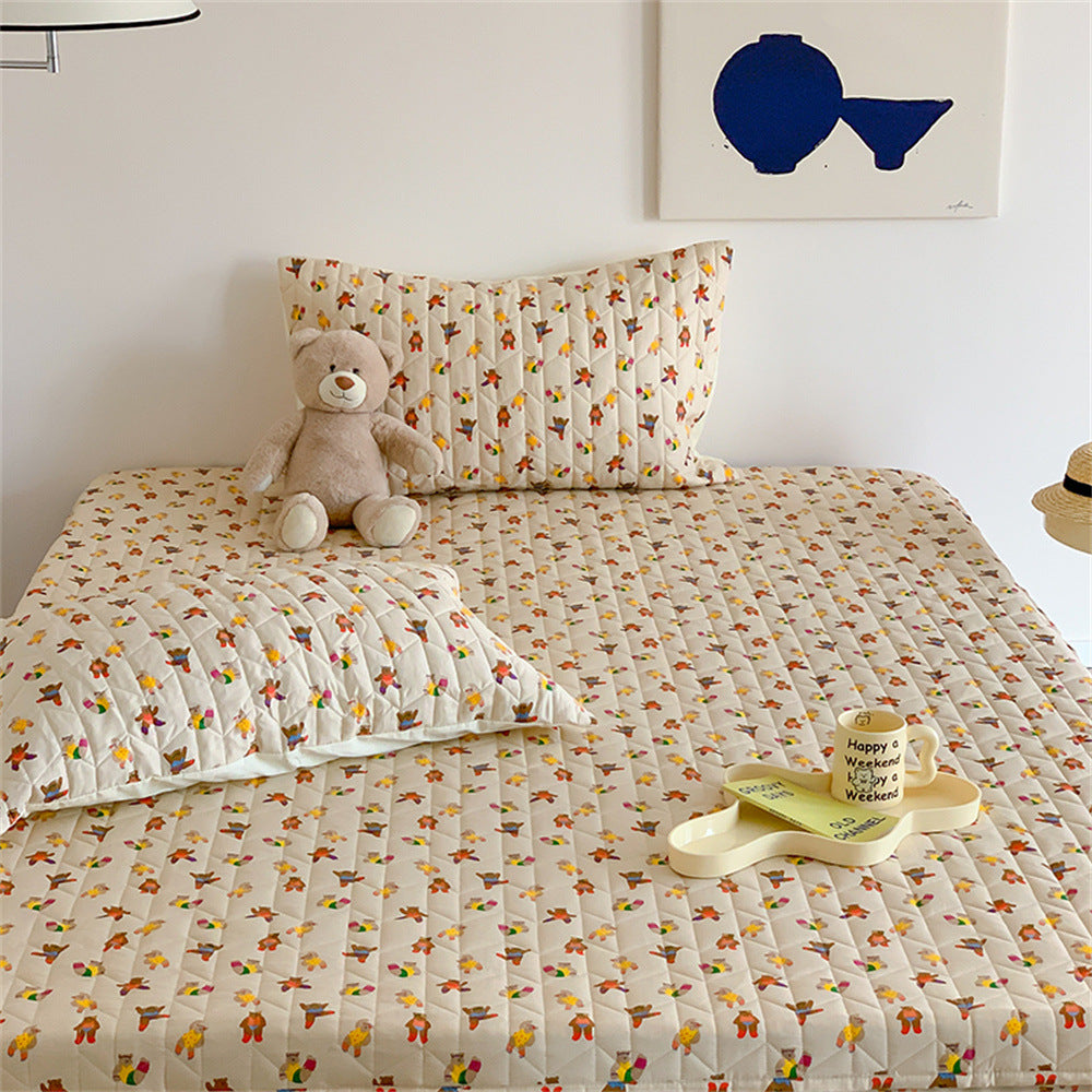 Quilted mattress protector set with microfiber cotton cover and retro dot pattern