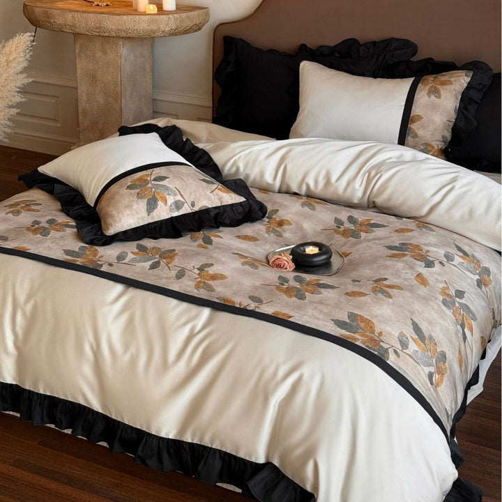 Bedding set with floral print and decorative ruffles