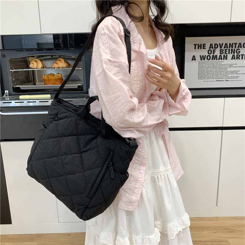 Functional and Cozy Tote Bag Stornfield
