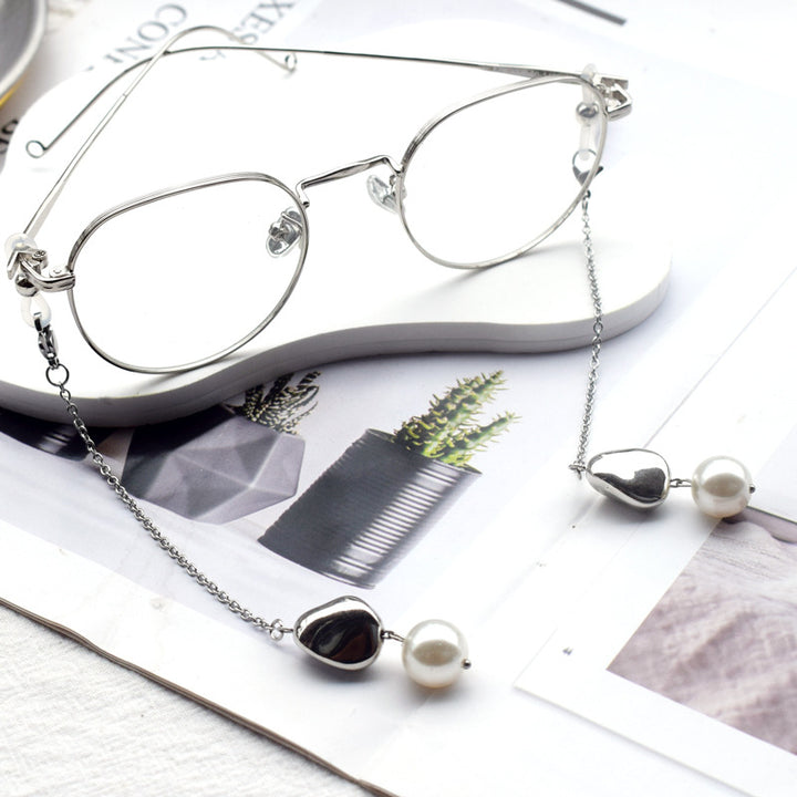 Elegant Eyewear Chain with Pearl Accents Stornfield