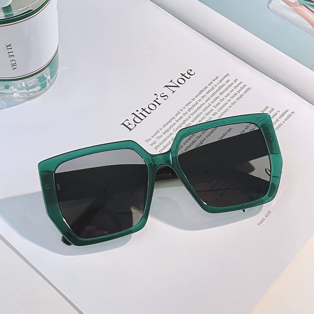 Women's square sunglasses with protective UV protection and modern design Stornfield