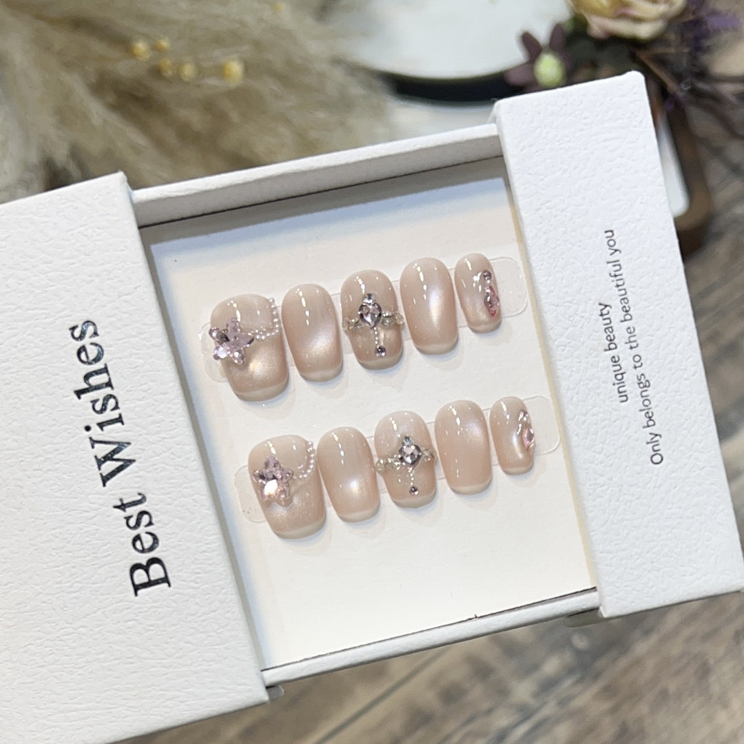 Elegant Press-On Nail Set with Floral Accents Stornfield