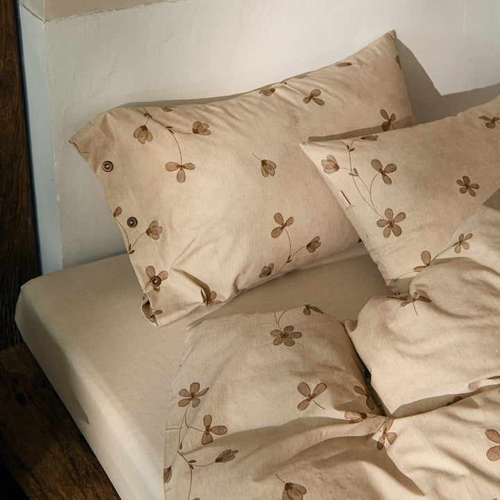 Luxurious bedding set made of cotton satin with floral watercolor pattern reversible duvet cover with button closure and pillowcases