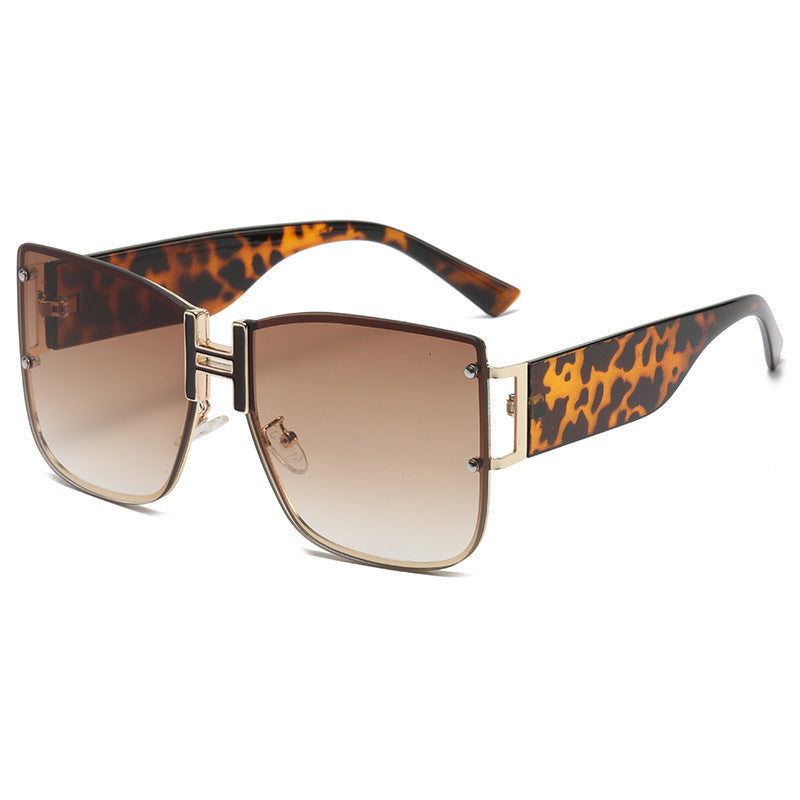 Ladies sunglasses in an elegant design with highly modern, organic lenses Stornfield