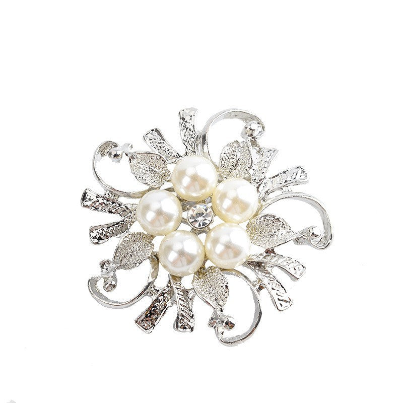 Glamorous brooch with pearl set Stornfield