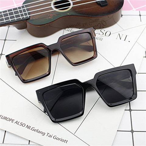 Women's oversized sunglasses in trendy corner design Stornfield