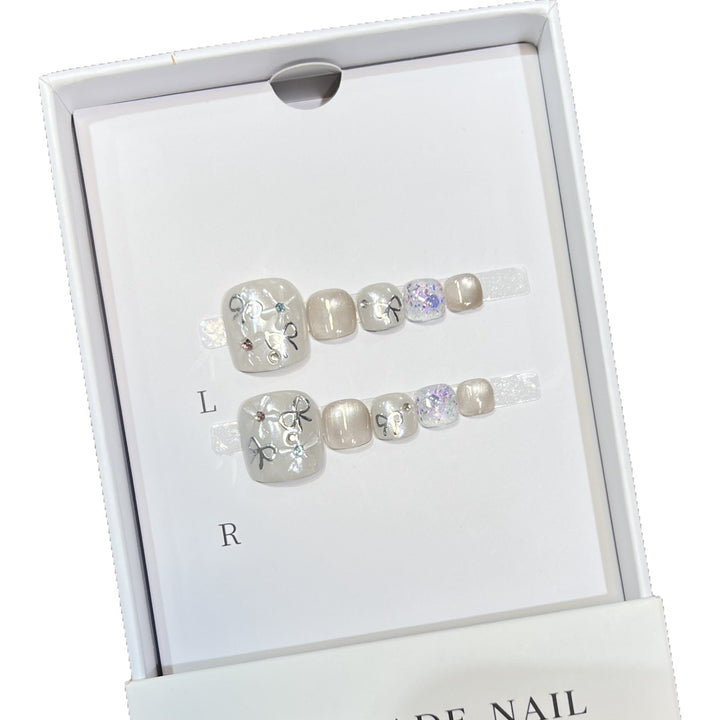 Artistic Press-On Nail Set with Glitter and Floral Design Stornfield