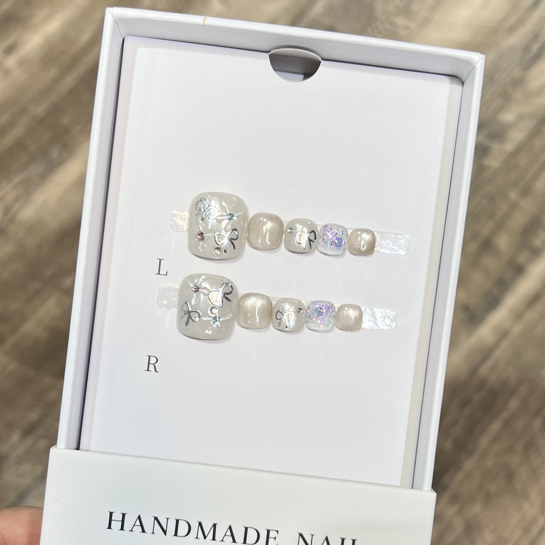 Artistic Press-On Nail Set with Glitter and Floral Design Stornfield
