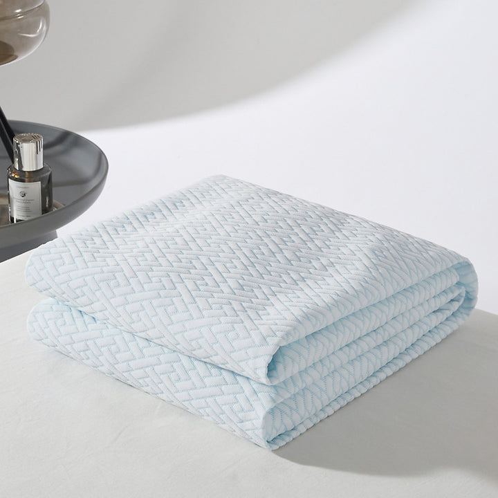 Non-slip tension mattress protector with climate-regulating jacquard surface