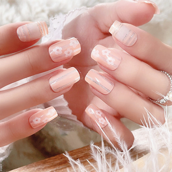Floral Patterned Press-On Nail Art Set