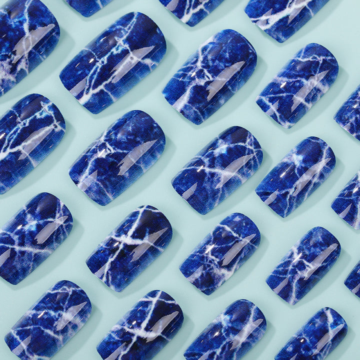 Artificial nails in elegant marble design Stornfield