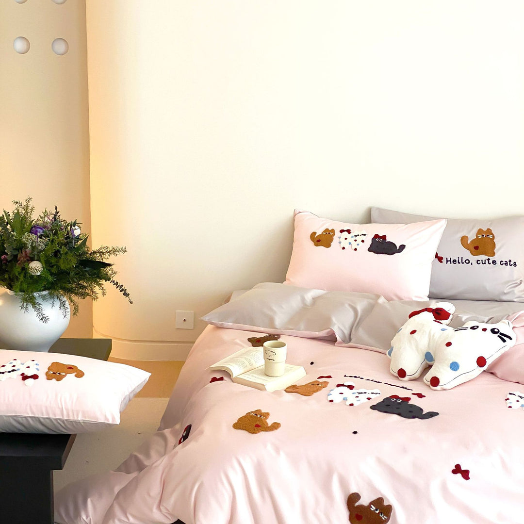 Embroidered Cotton Satin Duvet Cover Set with Cat Appliqué Pillowcases
