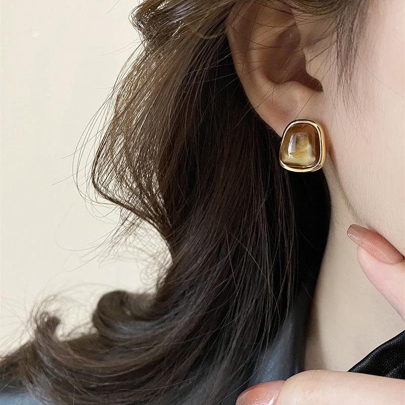 Glamorous earrings with high-quality amber elements Stornfield
