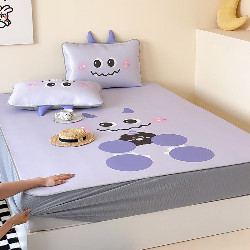 Waterproof children's mattress cover with non-slip fitted sheet & cute cartoon animal designs