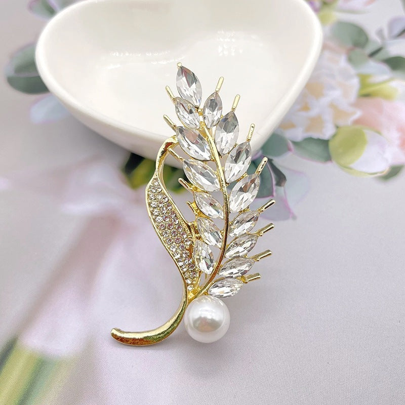 Elegant brooch with glitter stone and pearl Stornfield