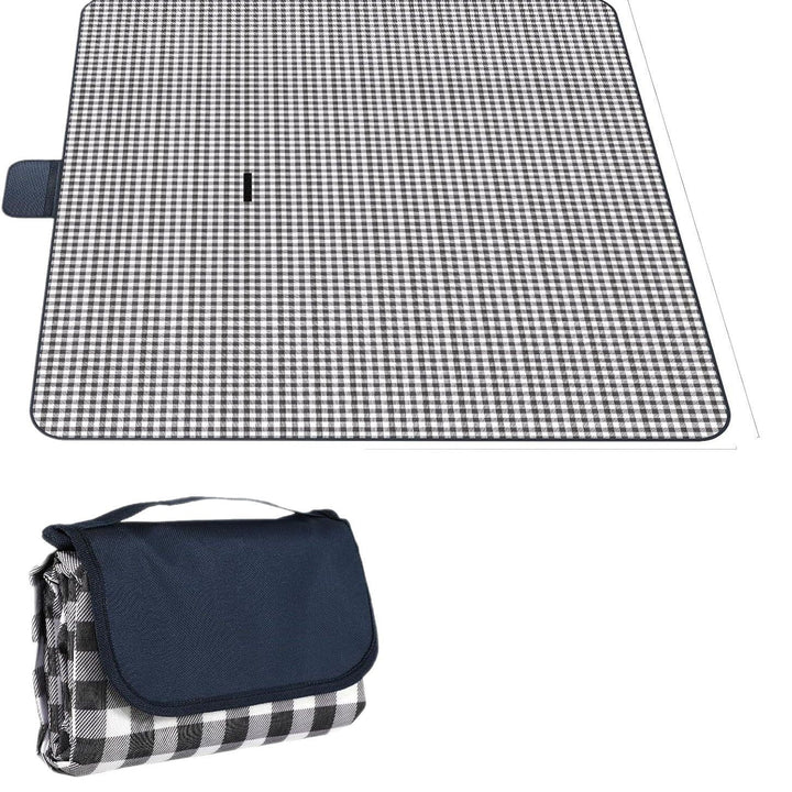 Women Folding Picnic Blanket with Carrying Bag Stornfield