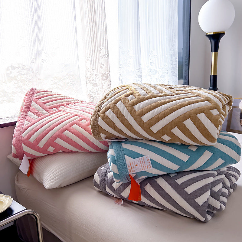 Lightweight Quilted Cotton Coverlet with Matelassé Raised Circle Pattern