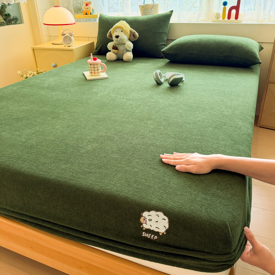 Plush Fitted Mattress Cover with Stretch Skirt and Embroidered Sheep