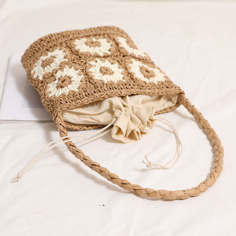 Handcrafted straw bag with floral patterns Stornfield