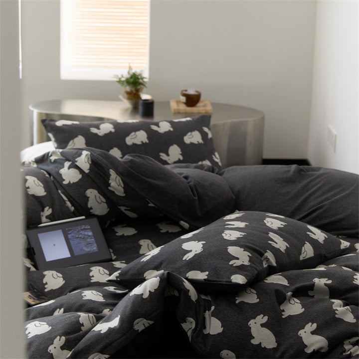 All-season quilt with cotton flannel cover and rabbit design