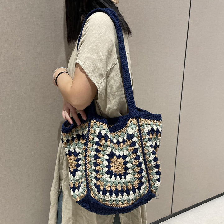 Hand-knotted shoulder bag with vintage pattern Stornfield