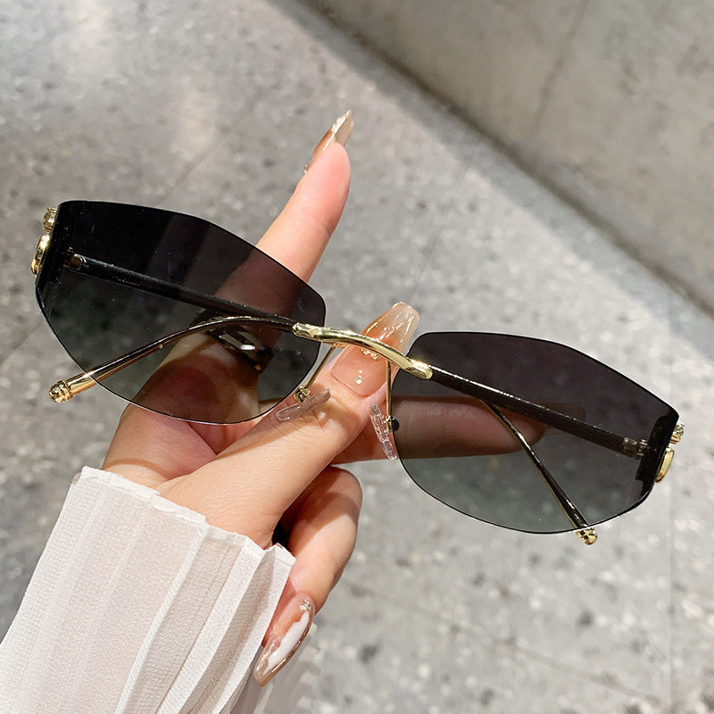 Women's fashionable sunglasses with innovative checkered design Stornfield
