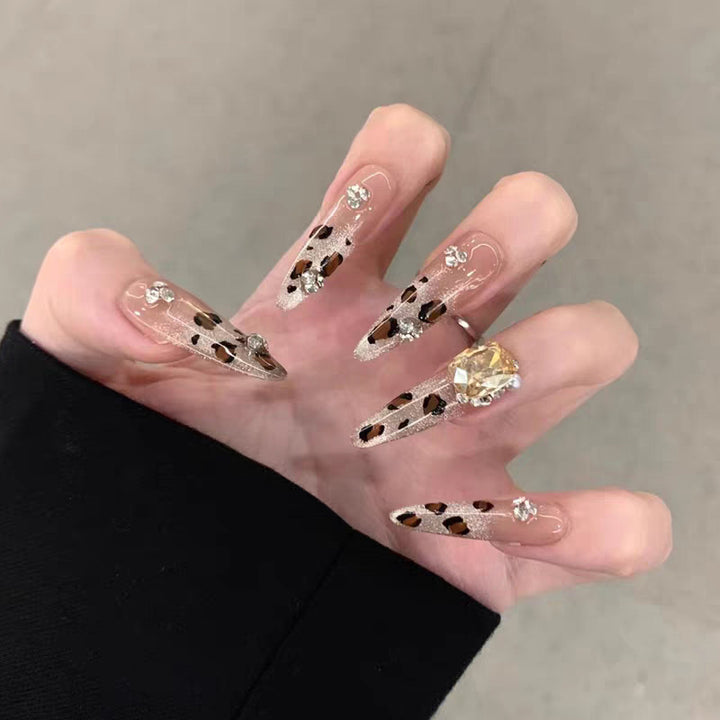 Artificial nails with elegant leopard motif and glitter details Stornfield