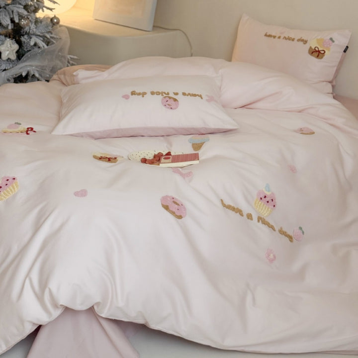 Quilted bedding set with cupcake embroideries and text application