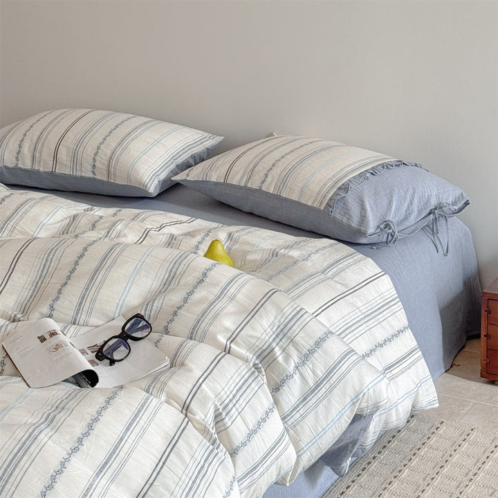 Striped bedding set made of washed linen-cotton mix with fine ribbon embroidery and tie band pillow