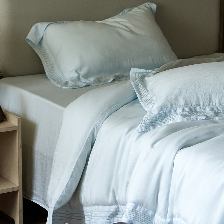 Luxury cotton bedding set with fine piping and elegant linen look