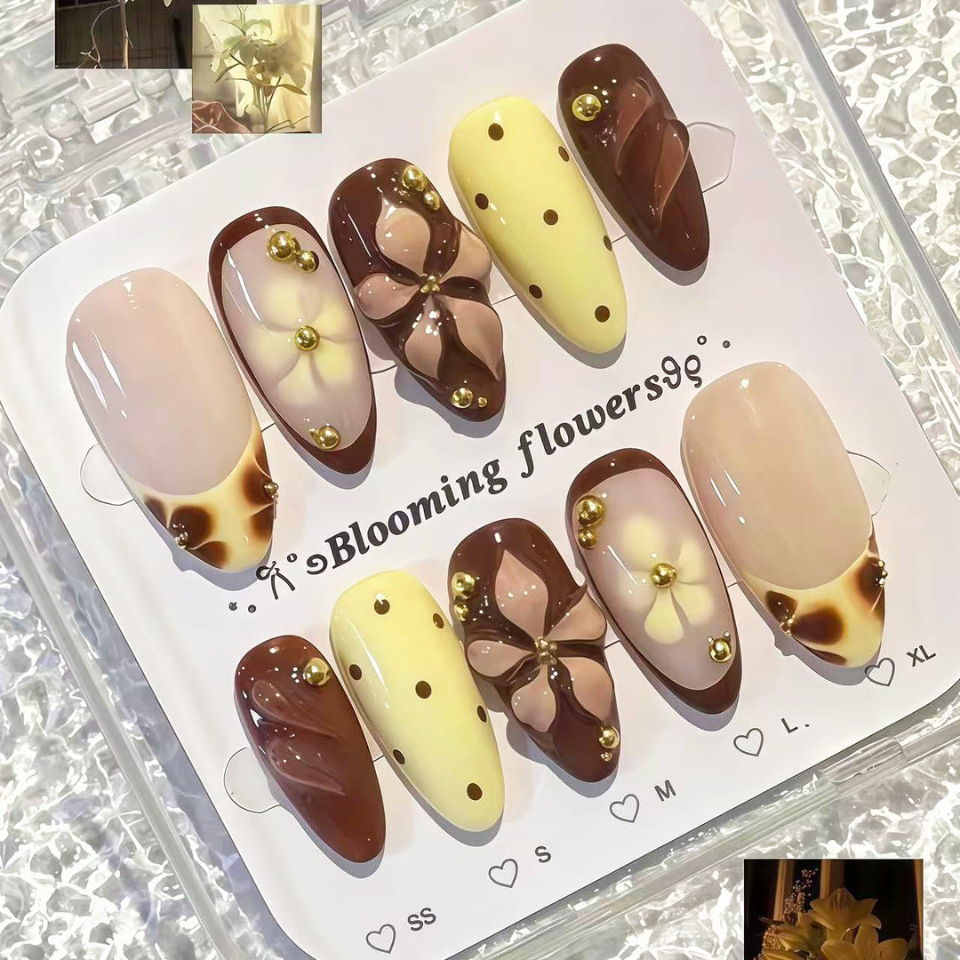 Elegant Floral Press-On Nail Art Set 1790745479