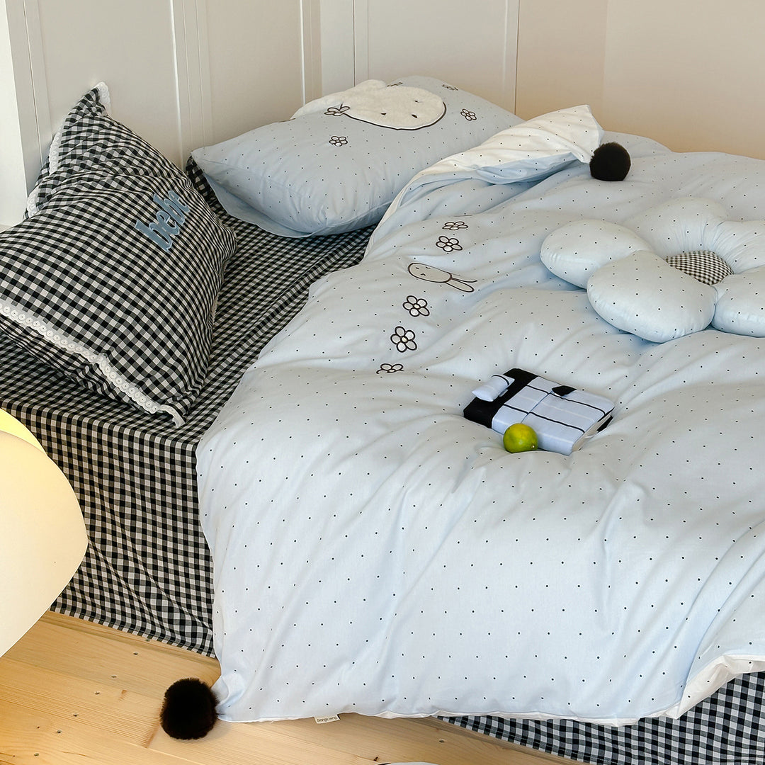 Children's bedding set with embroidered rabbit motif, checkered pillow and pom-pom