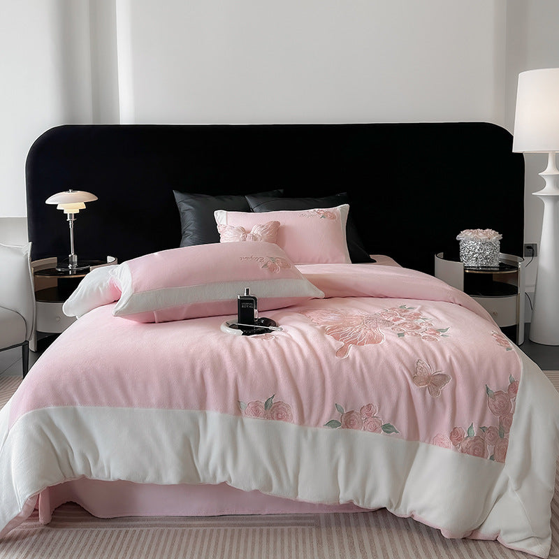 Luxurious quilted bedding set made of microfiber with floral relief and reversible design