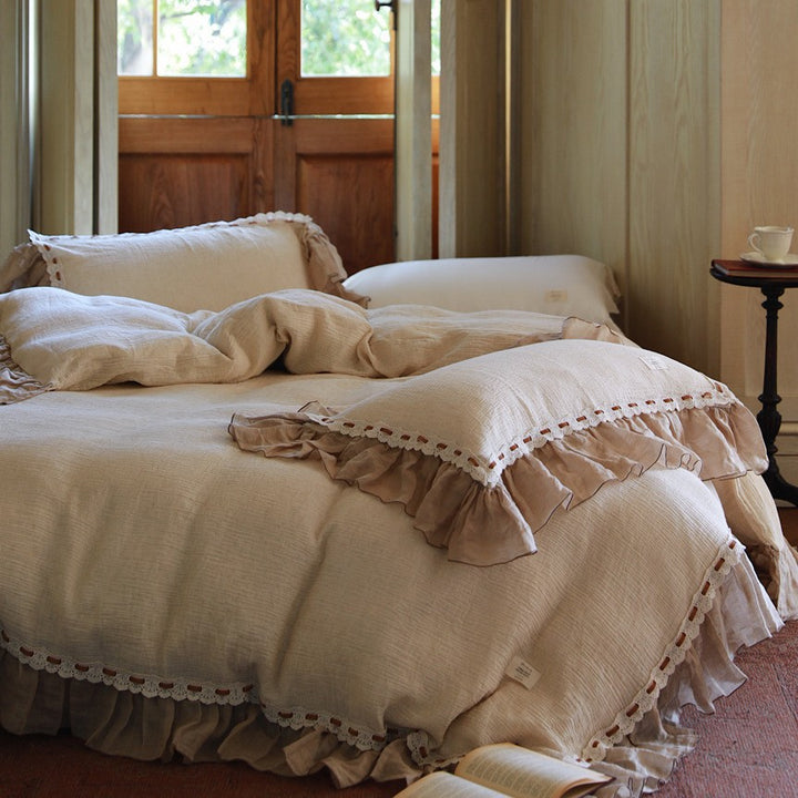 Washed linen duvet cover set with gathered edge and eyelet trim
