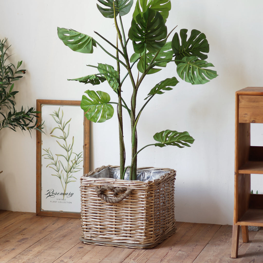 Storage basket with handcrafted details Stornfield
